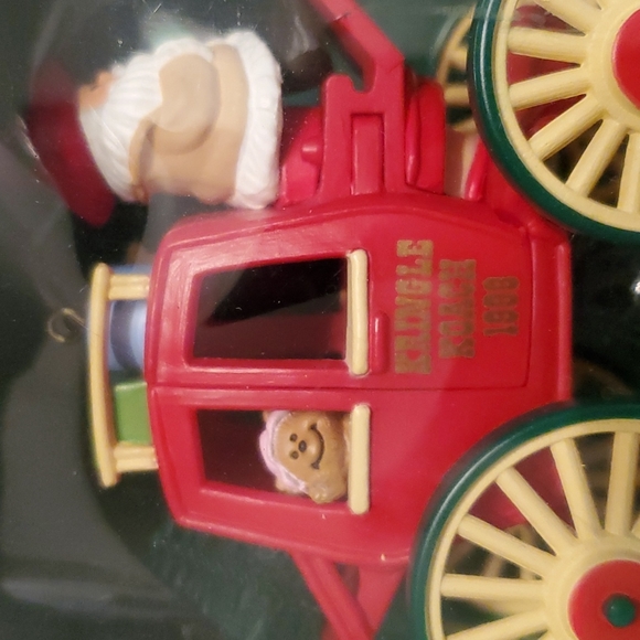 Hallmark Kringle Coach ornament - Picture 4 of 4